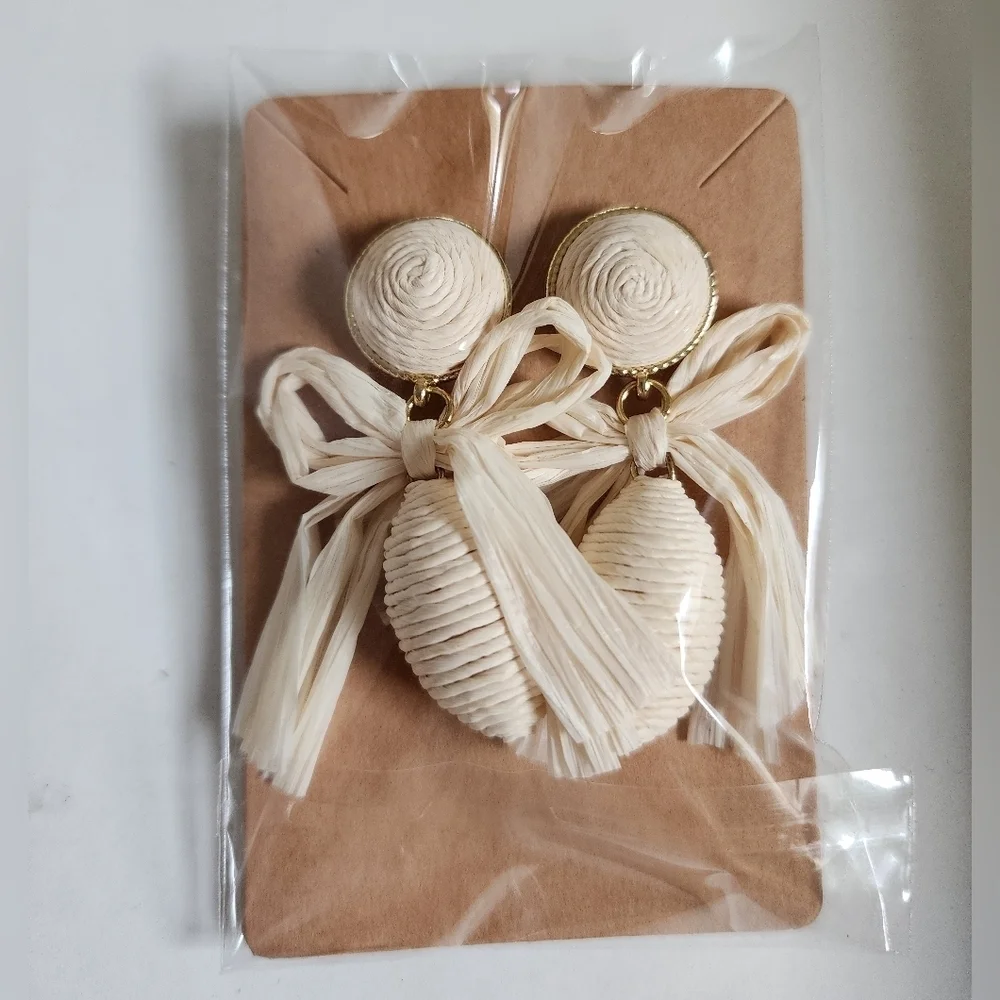 Source Unknown cream woven